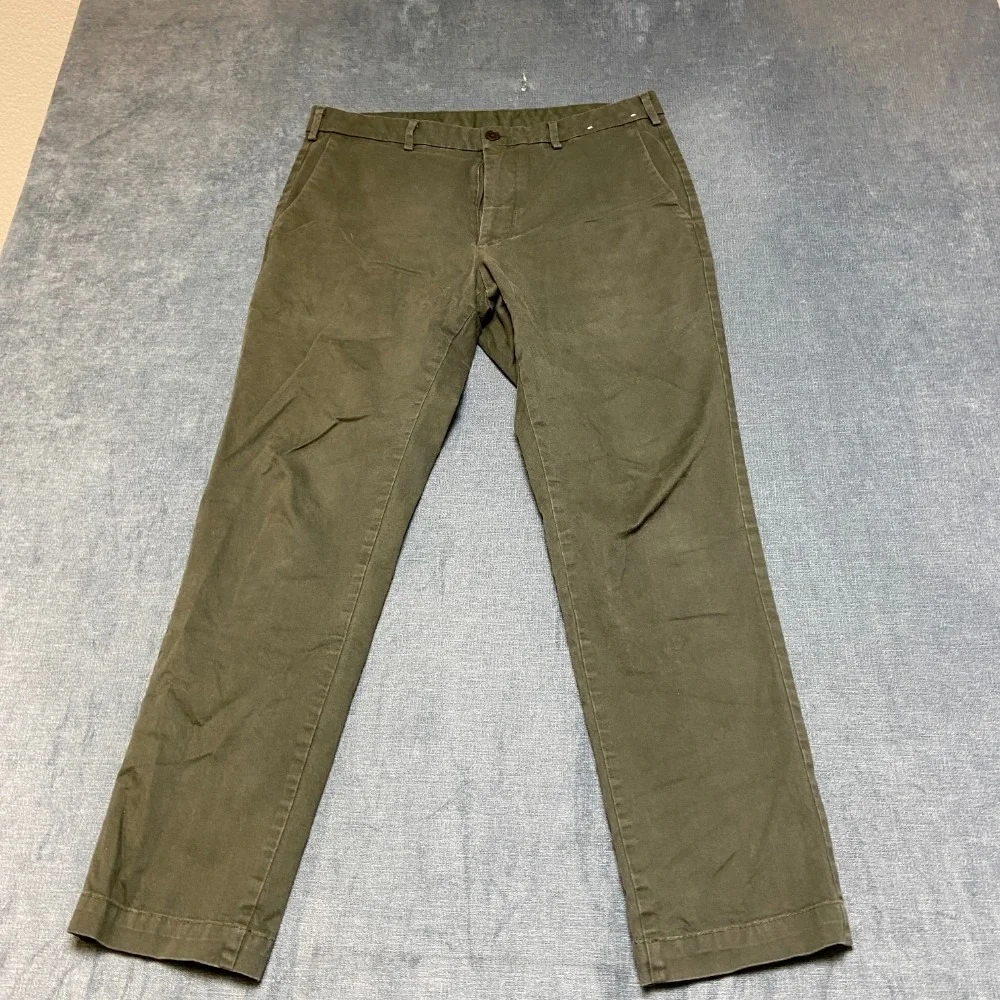 Uniqlo Chino Pants Mens 33x34 Olive Green Cotton Stretch Flat Front Straight Leg